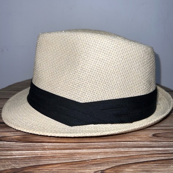 Paper Hat Perfect For The Beach - Picture 2 of 5
